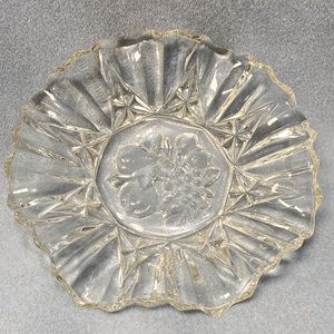 Vintage FEDERAL clear glass dish with scalloped edge and fruit center